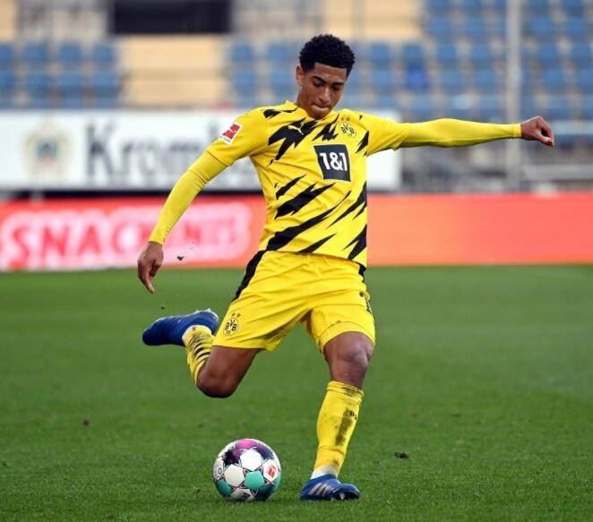 字母哥收获詹姆斯亲笔签名球衣：或许这将是我们最后一次交锋