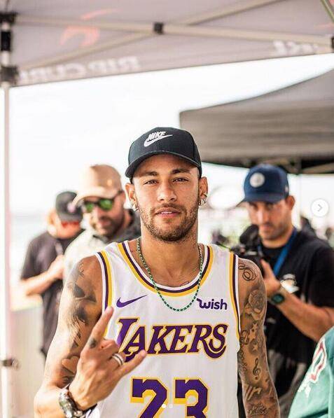 詹姆斯26+10助攻里程碑东契奇36+9 湖人主场逆转灰熊